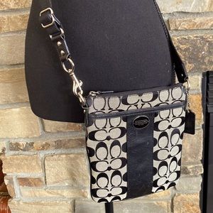 COACH Kitt Crossbody black/cream ❤️